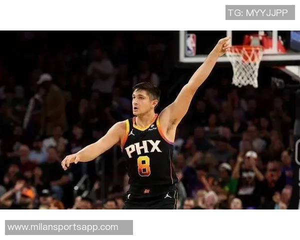 格雷森阿伦状态火热近三场场均24分助攻和抢断表现抢眼正负值高达19